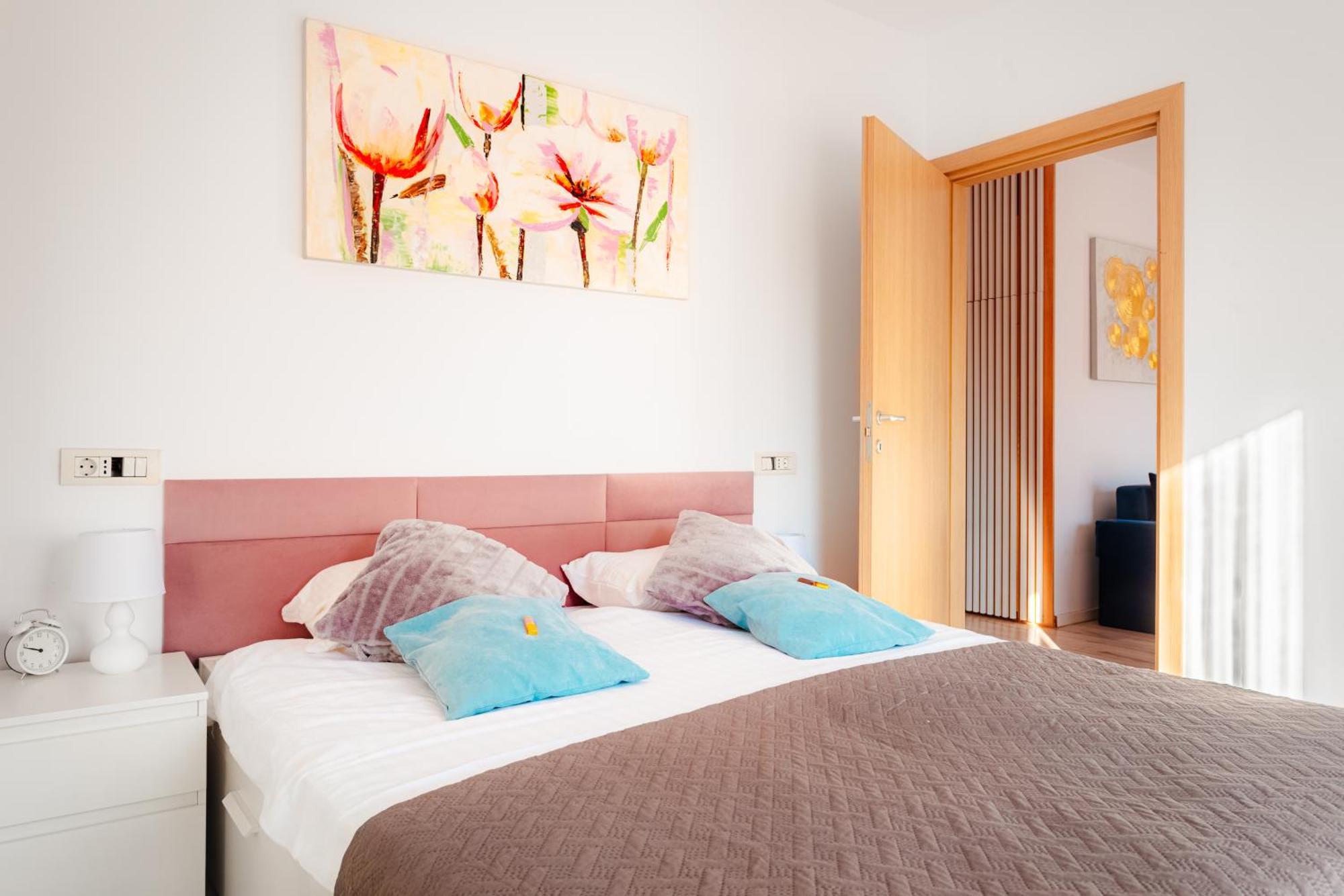 Downtown Apartment Boutique - Blue & Pink Бухарест Екстер'єр фото