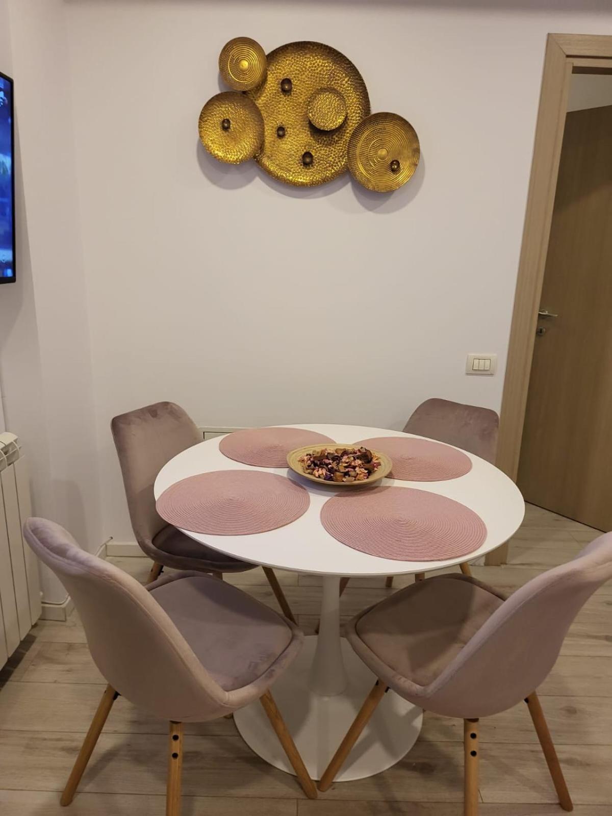 Downtown Apartment Boutique - Blue & Pink Бухарест Екстер'єр фото